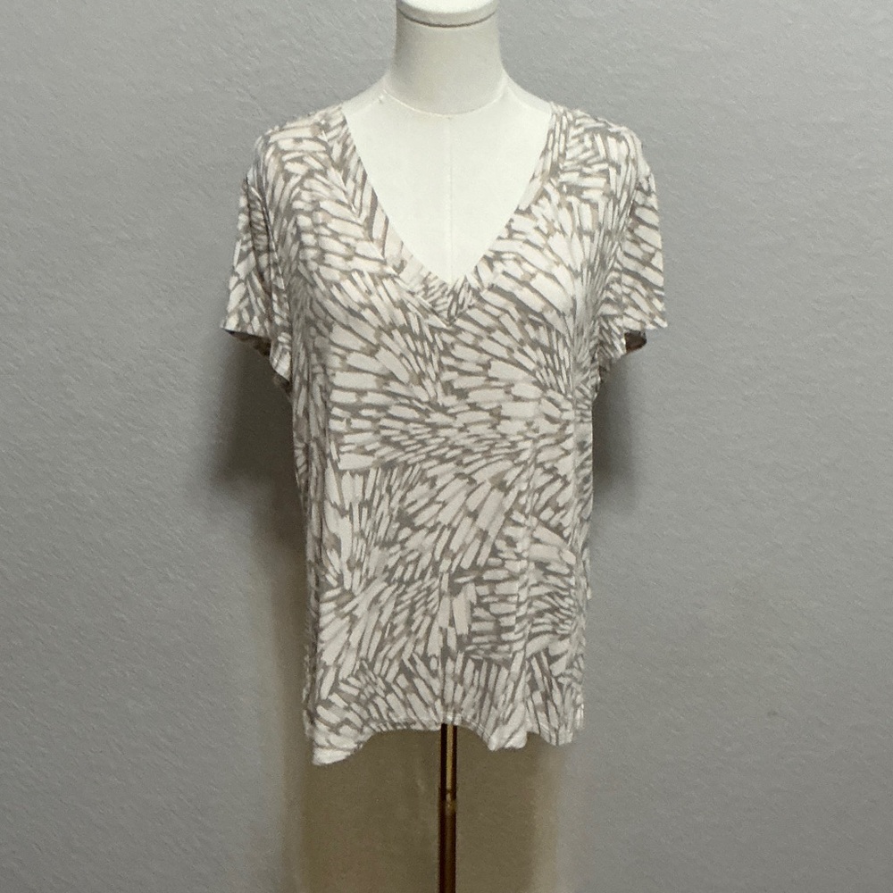White House Black Market Taupe & White V-Neck Short Sleeve Top